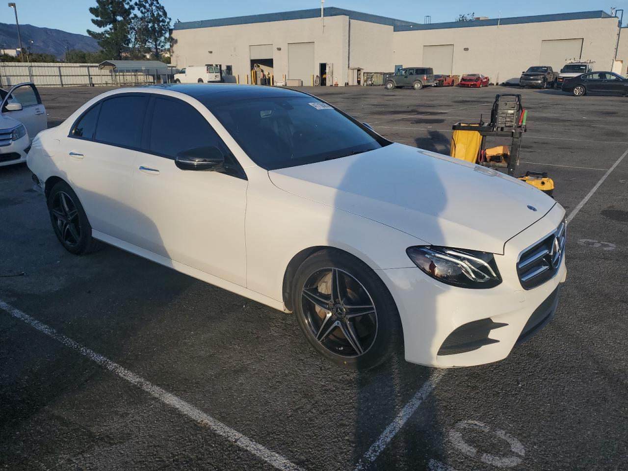 2019 Mercedes-Benz E-klasse VIN WDDZF4JB1KA515864 Copart auction photo, rear end damage thumbnail 4