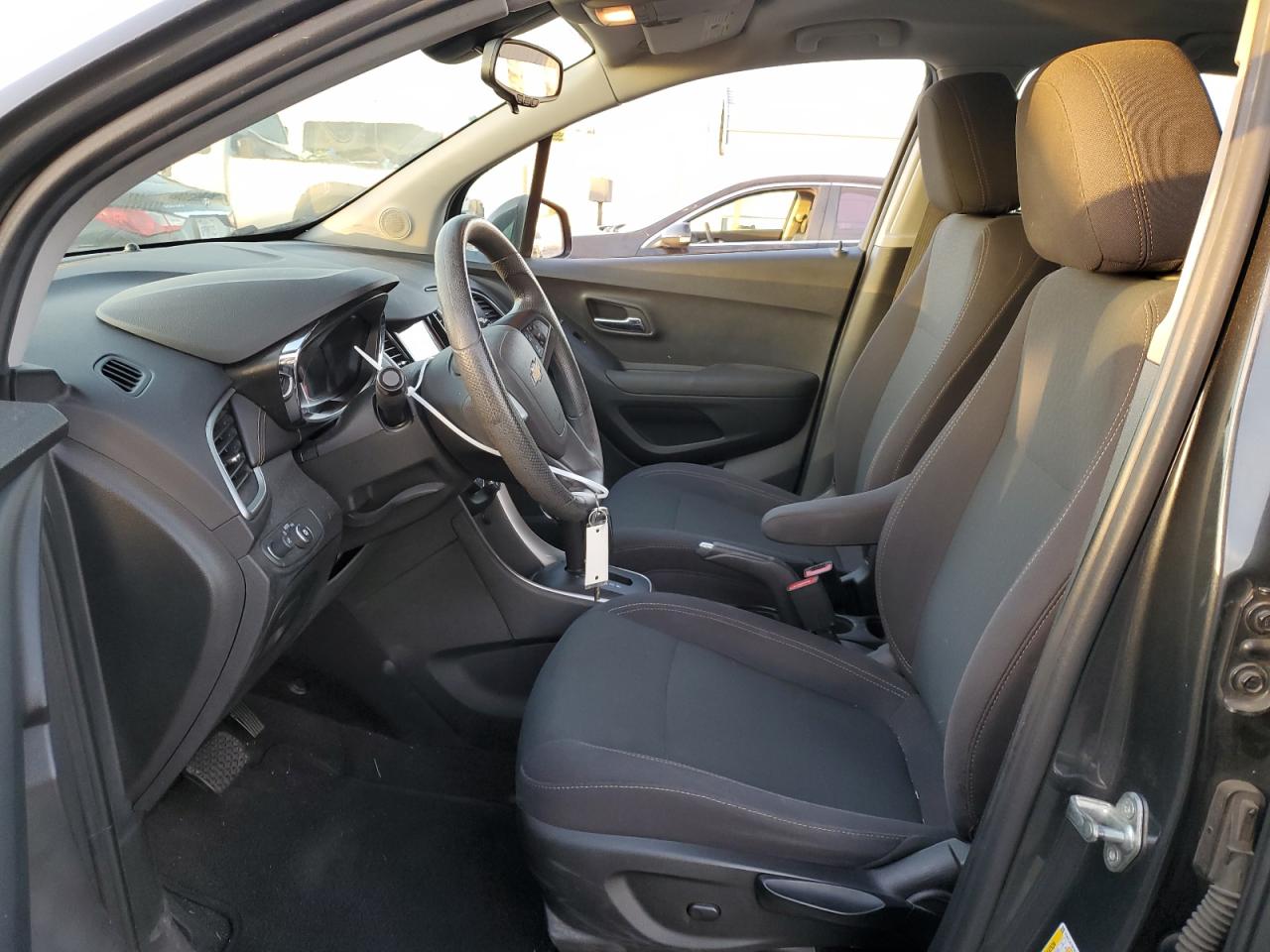 2019 Chevrolet Trax VIN 3GNCJKSB0KL352996 Copart auction photo, rear end / minor dent/scratches damage thumbnail 7