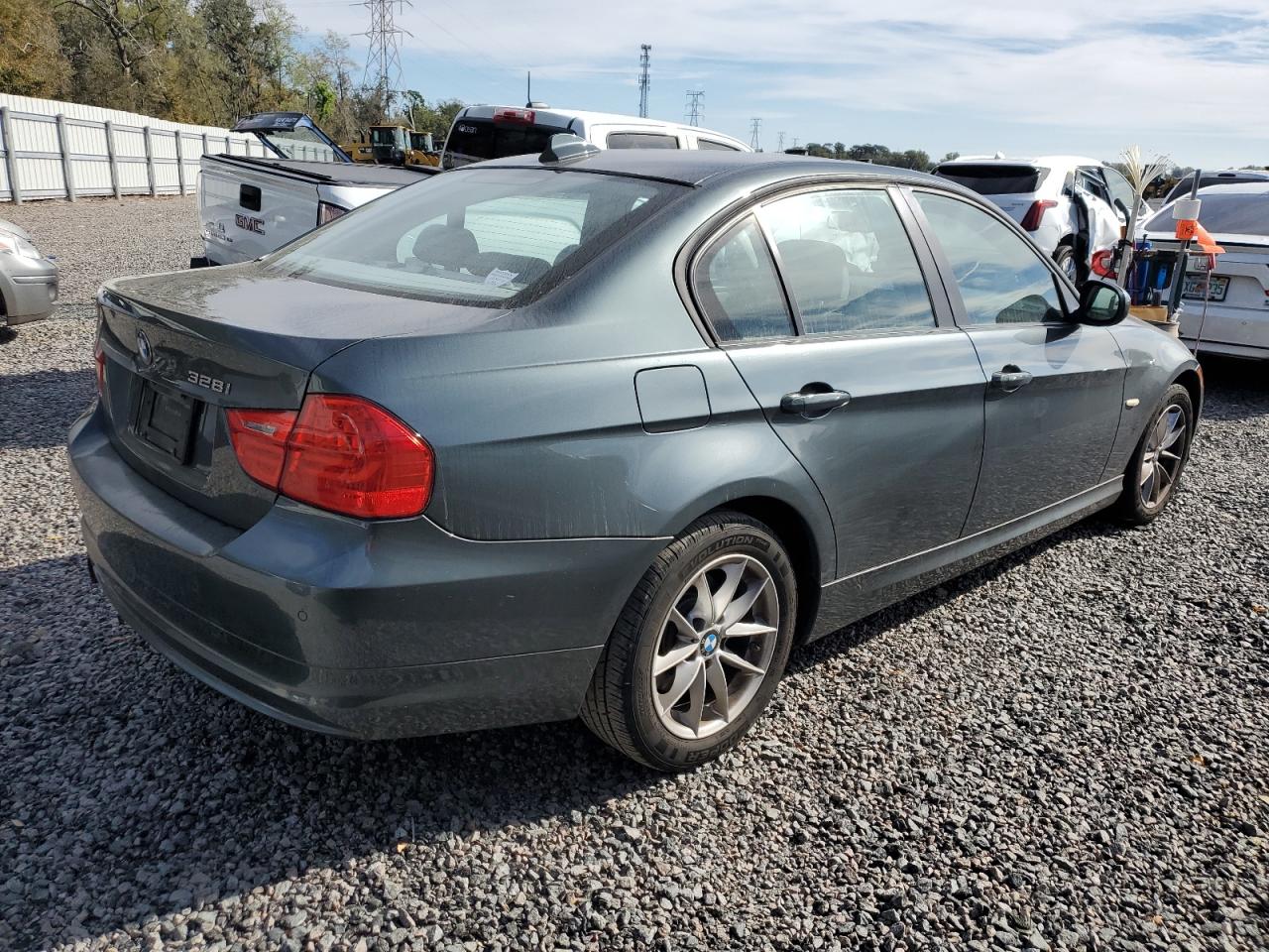 2010 BMW 3er VIN WBAPH7G59ANM54055 Copart auction photo, front end damage thumbnail 3