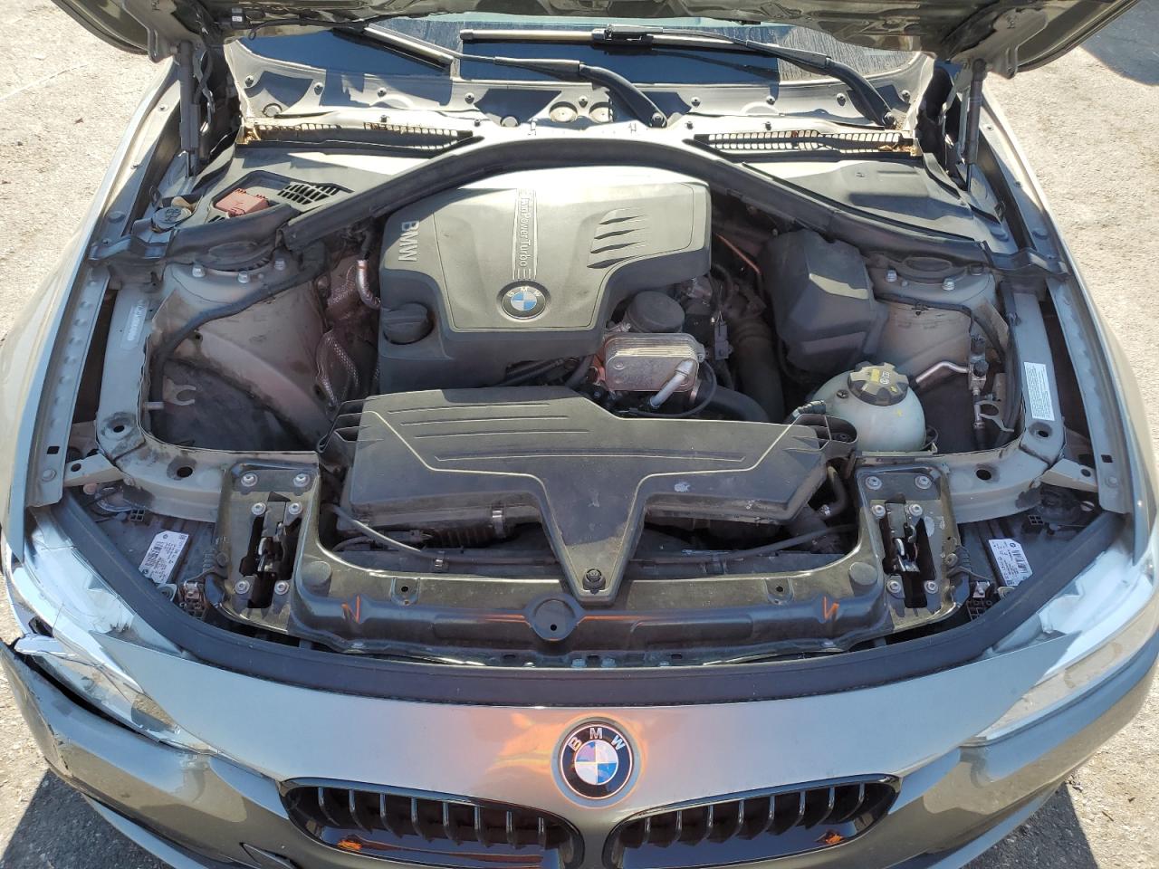 2016 BMW 3er VIN WBA8E9C56GK645795 Copart auction photo, front end / undercarriage damage thumbnail 11