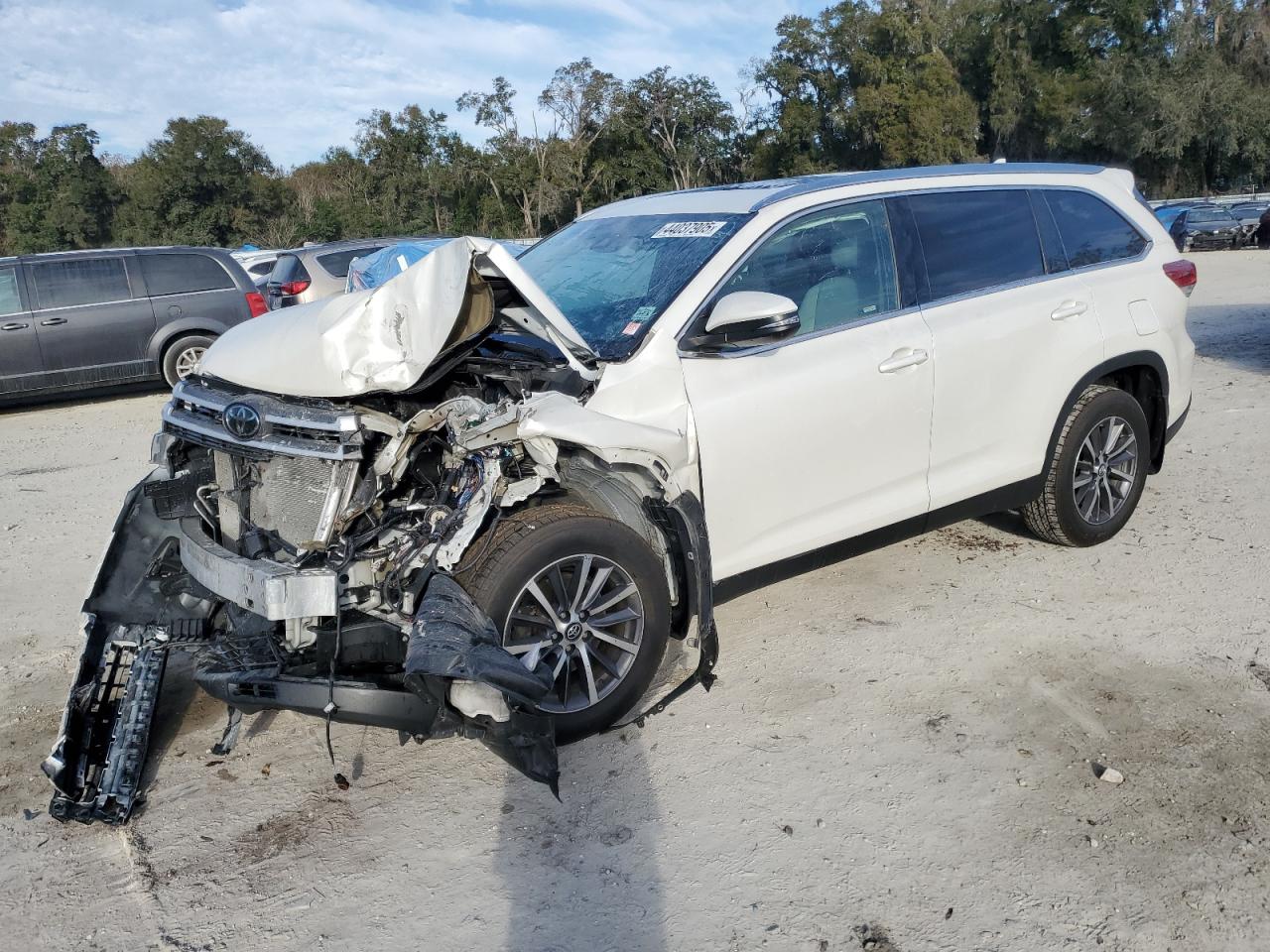 2019 Toyota Highlander VIN 5TDJZRFH4KS587170