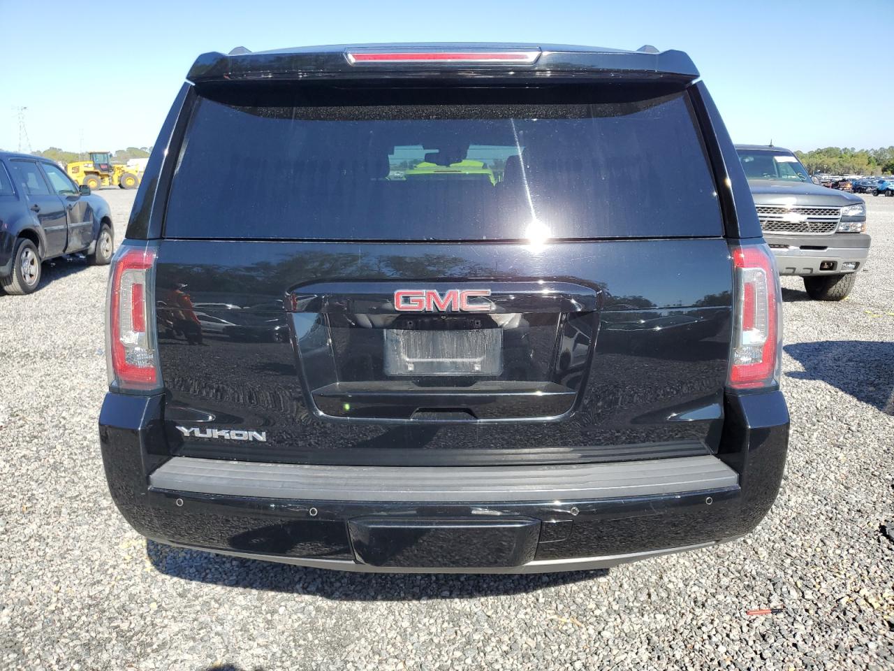 2015 GMC Yukon VIN 1GKS2BKC1FR205115 Copart auction photo, side / front end damage thumbnail 6