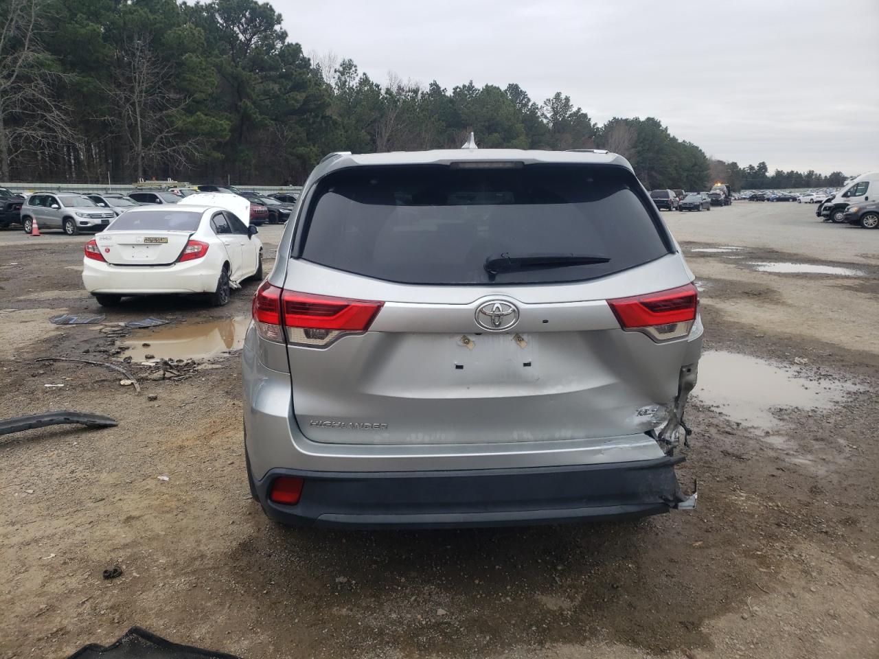 2018 Toyota Highlander VIN 5TDKZRFH6JS285060 Copart auction photo, rear end damage thumbnail 6