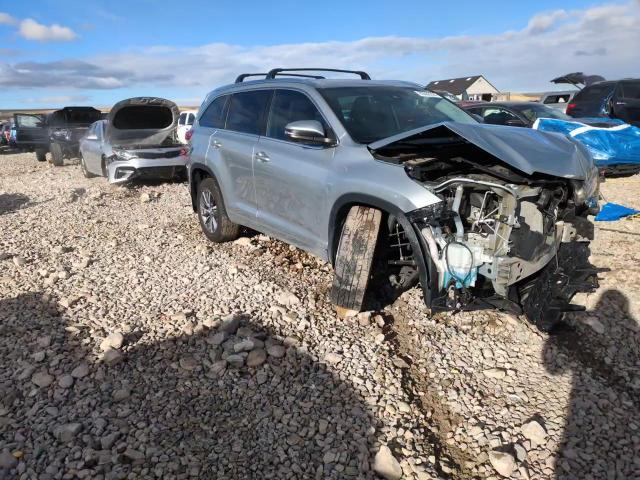 2018 Toyota Highlander VIN 5TDJZRFHXJS551868 Copart auction photo, front end damage thumbnail 14