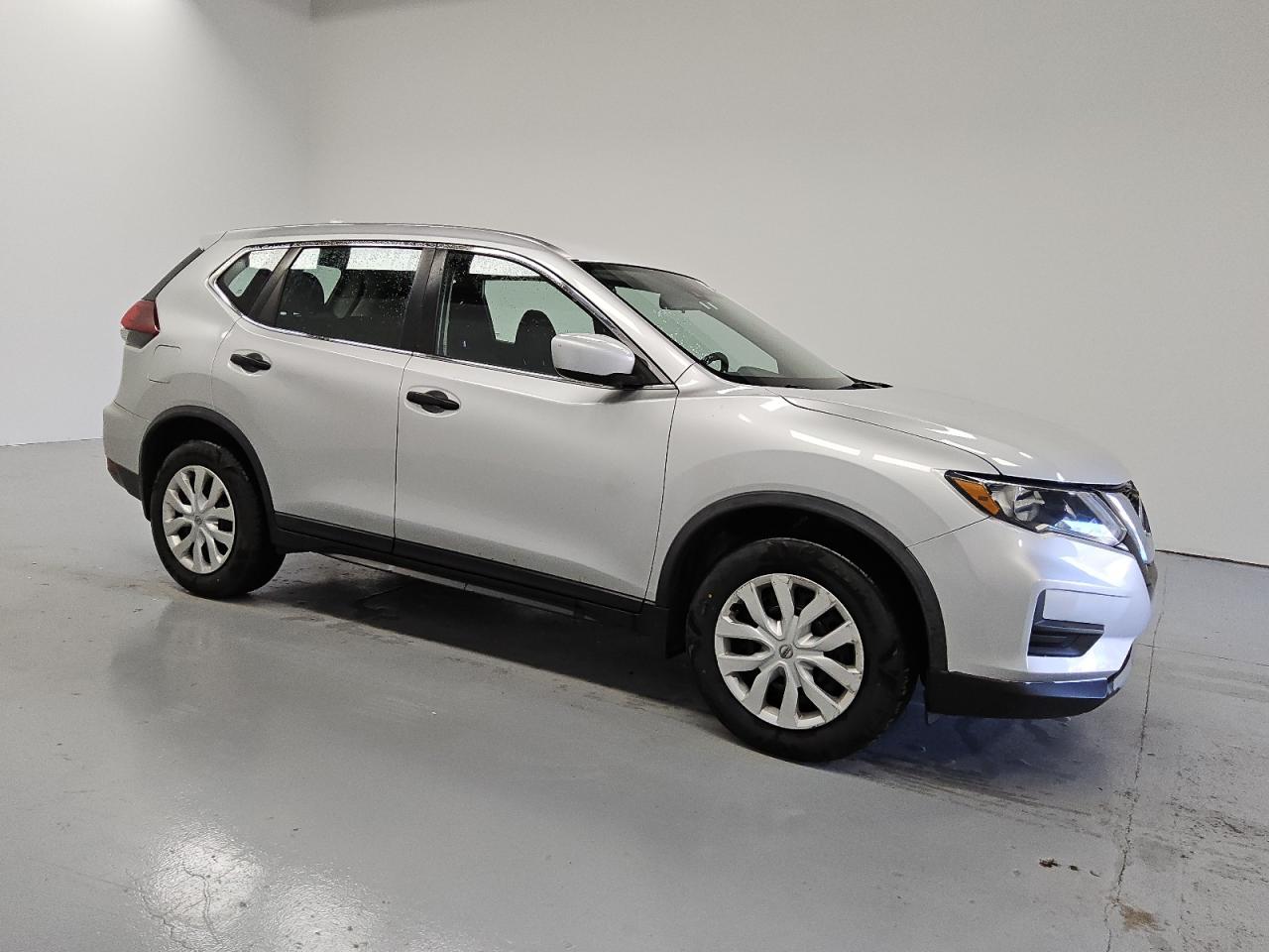 2020 Nissan Rogue VIN KNMAT2MV6LP523418 Copart auction photo, front end damage thumbnail 4