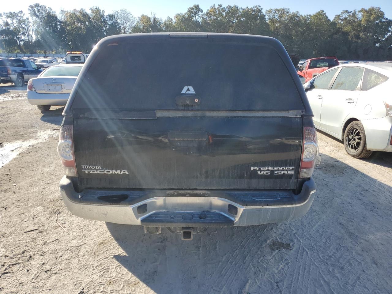 2015 Toyota Tacoma VIN 3TMJU4GN3FM174863 Copart auction photo, front end / minor dent/scratches damage thumbnail 6