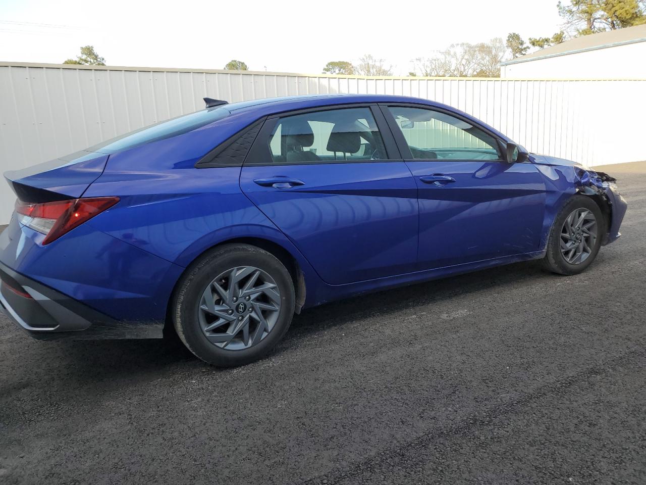 2024 Hyundai Elantra VIN KMHLM4DG2RU672952 Copart auction photo, front end / side damage thumbnail 3