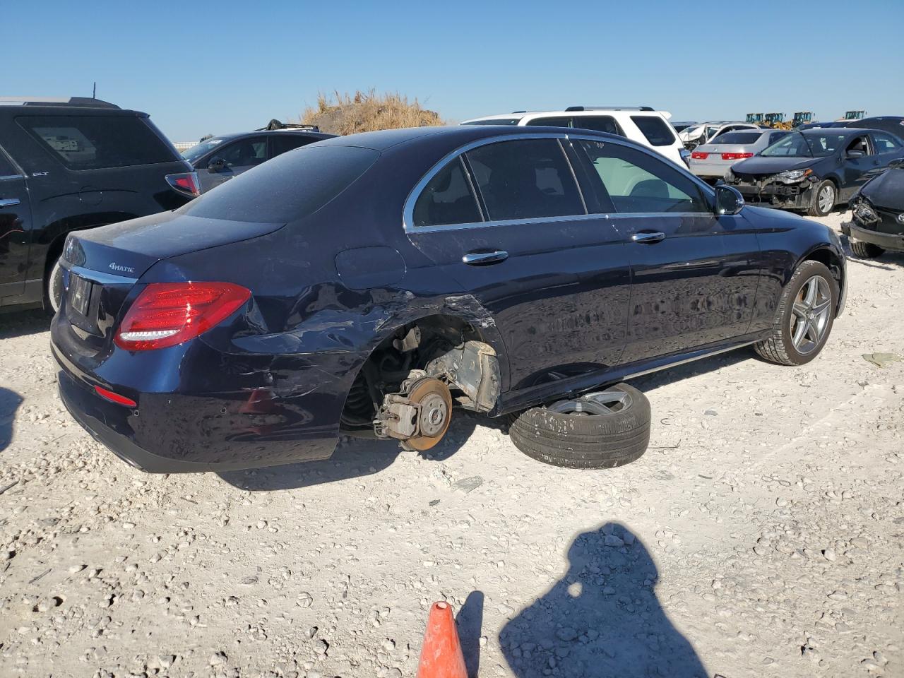2018 Mercedes-Benz E-klasse VIN WDDZF4KB9JA371560 Copart auction photo, rear end damage thumbnail 3