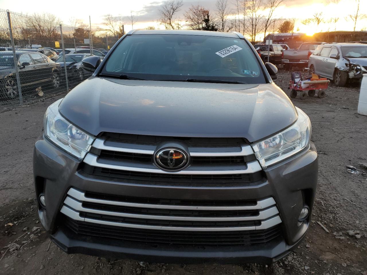 2019 Toyota Highlander VIN 5TDKZRFH8KS557996 Copart auction photo, side damage thumbnail 5