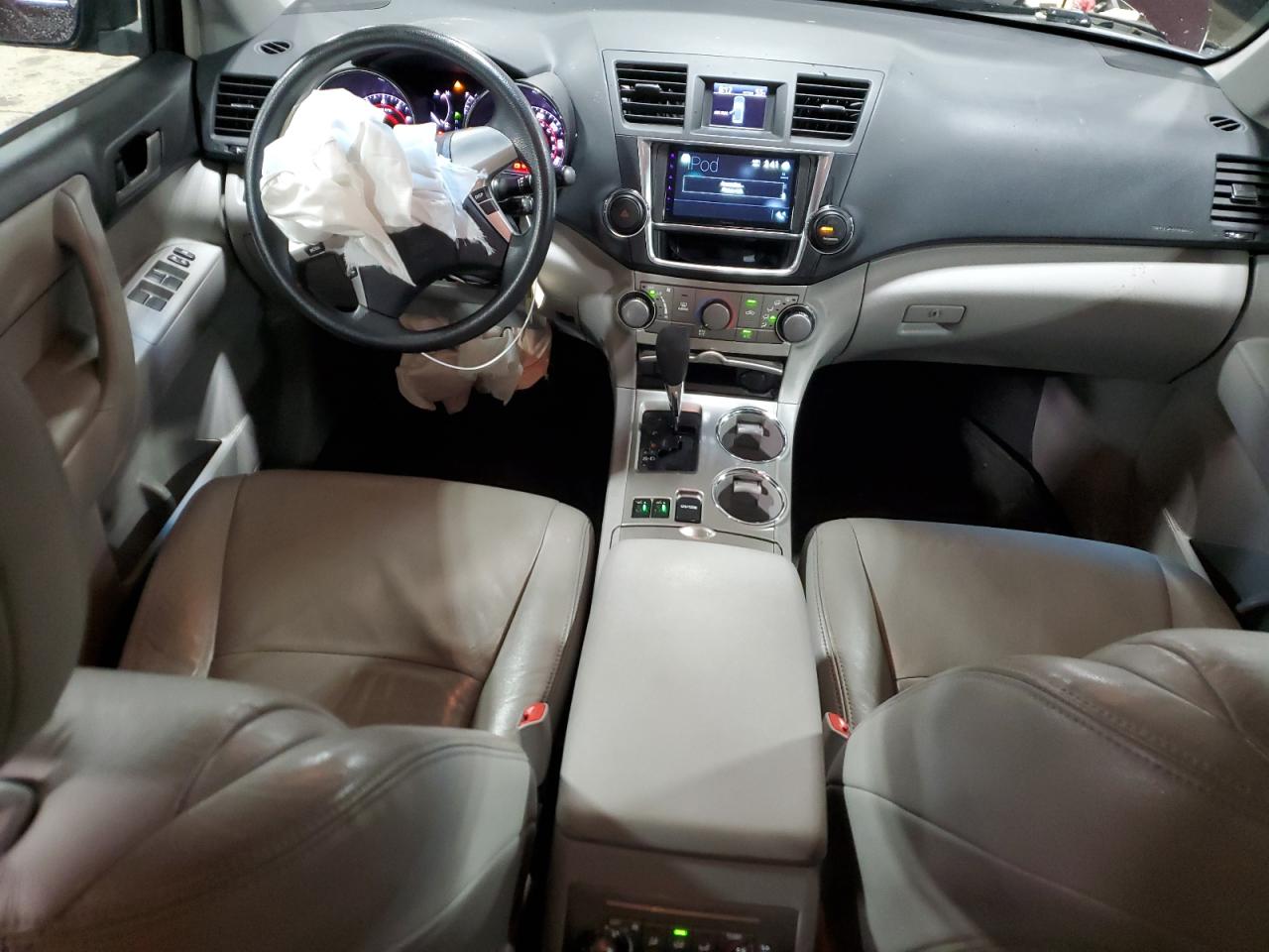 2013 Toyota Highlander VIN 5TDBK3EH4DS258902 Copart auction photo, front end damage thumbnail 8