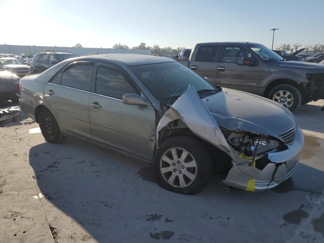 2005 Toyota Camry VIN 4T1BE32K45U585283 Copart auction photo, front end / side damage thumbnail 4