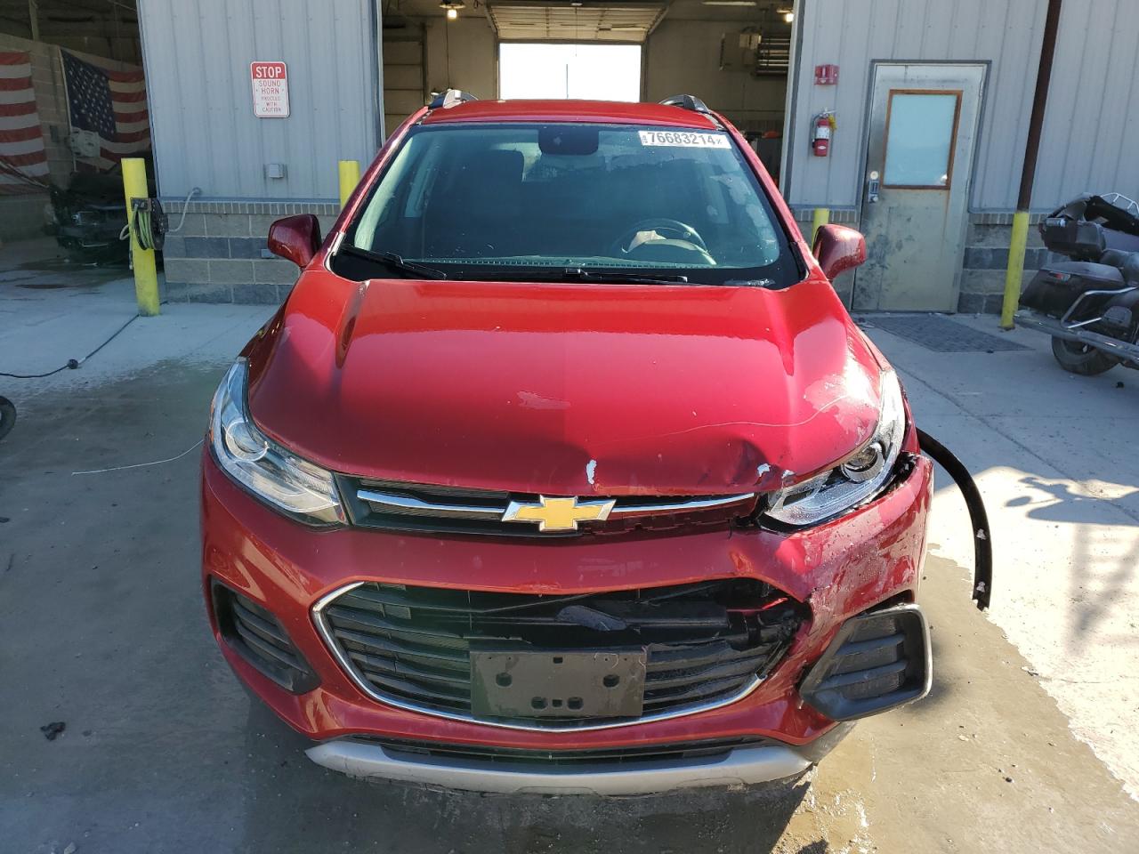 2020 Chevrolet Trax VIN 3GNCJLSB9LL261121 Copart auction photo, front end / side damage thumbnail 5
