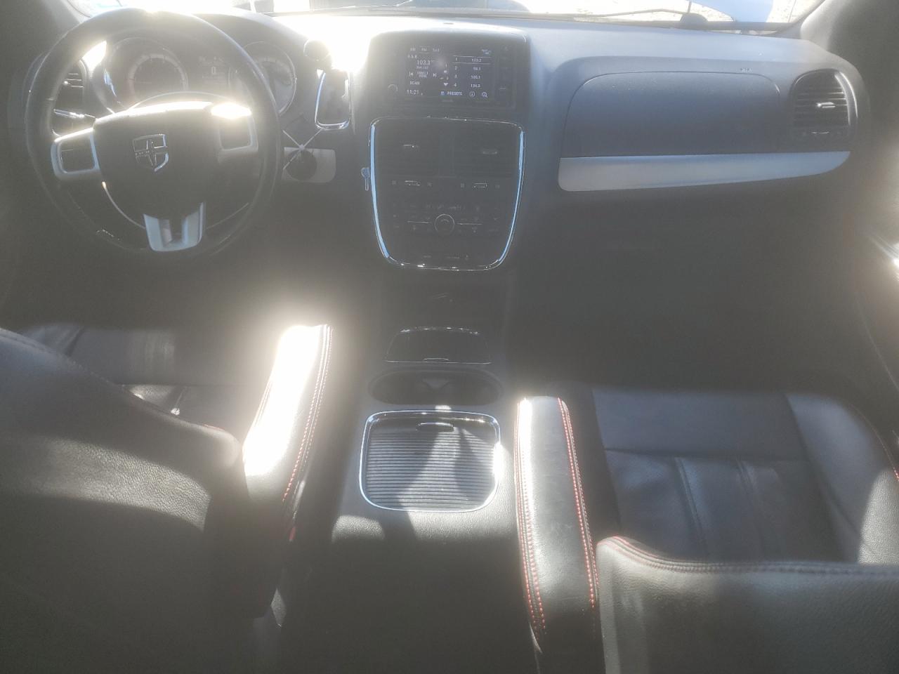 2018 Dodge Caravan VIN 2C4RDGEG1JR296017 Copart auction photo, side / front end damage thumbnail 8