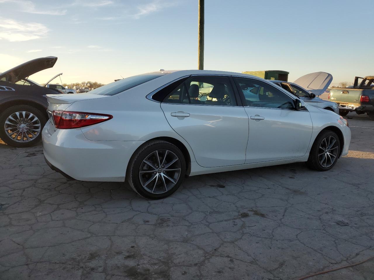 2015 Toyota Camry VIN 4T1BK1FK1FU562858 Copart auction photo, side damage thumbnail 3