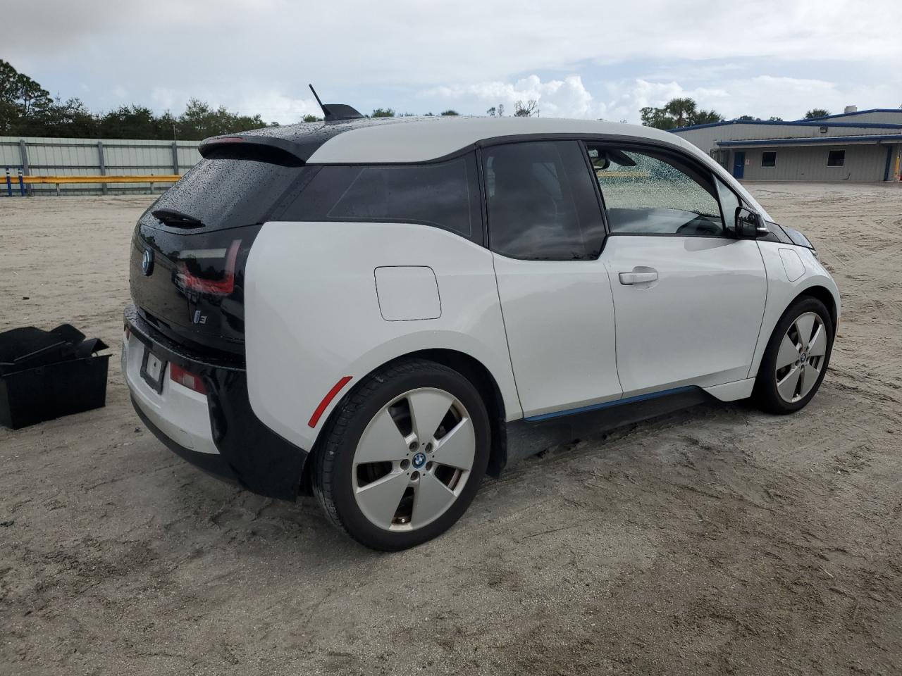 2016 BMW i3 VIN WBY1Z4C56GV506758 Copart auction photo, mechanical / minor dent/scratches damage thumbnail 3
