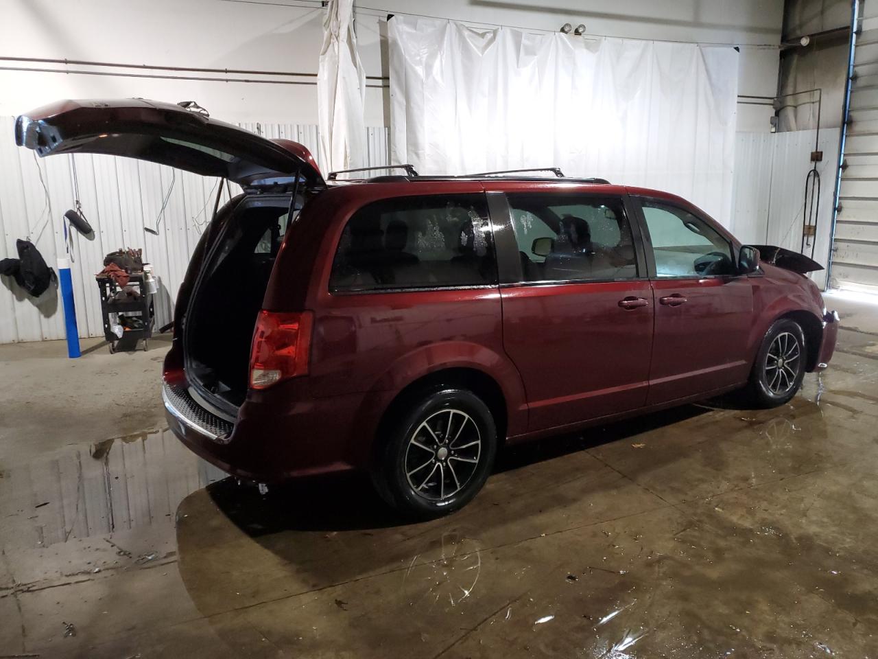 2018 Dodge Caravan VIN 2C4RDGEG0JR284103 Copart auction photo, front end / side damage thumbnail 3