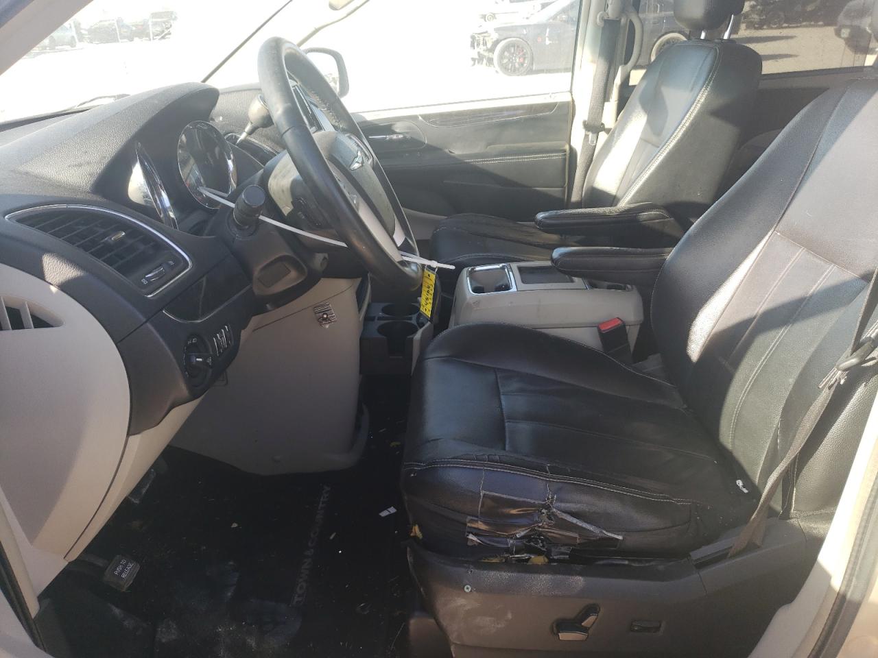 2015 Chrysler Town & Country VIN 2C4RC1BG6FR522502 Copart auction photo, front end / side damage thumbnail 7