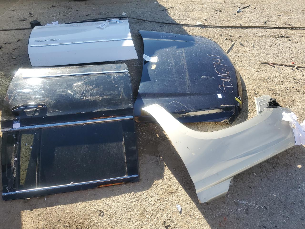 2019 Chevrolet Suburban VIN 1GNSKHKC0KR253379 Copart auction photo, front end / side damage thumbnail 13