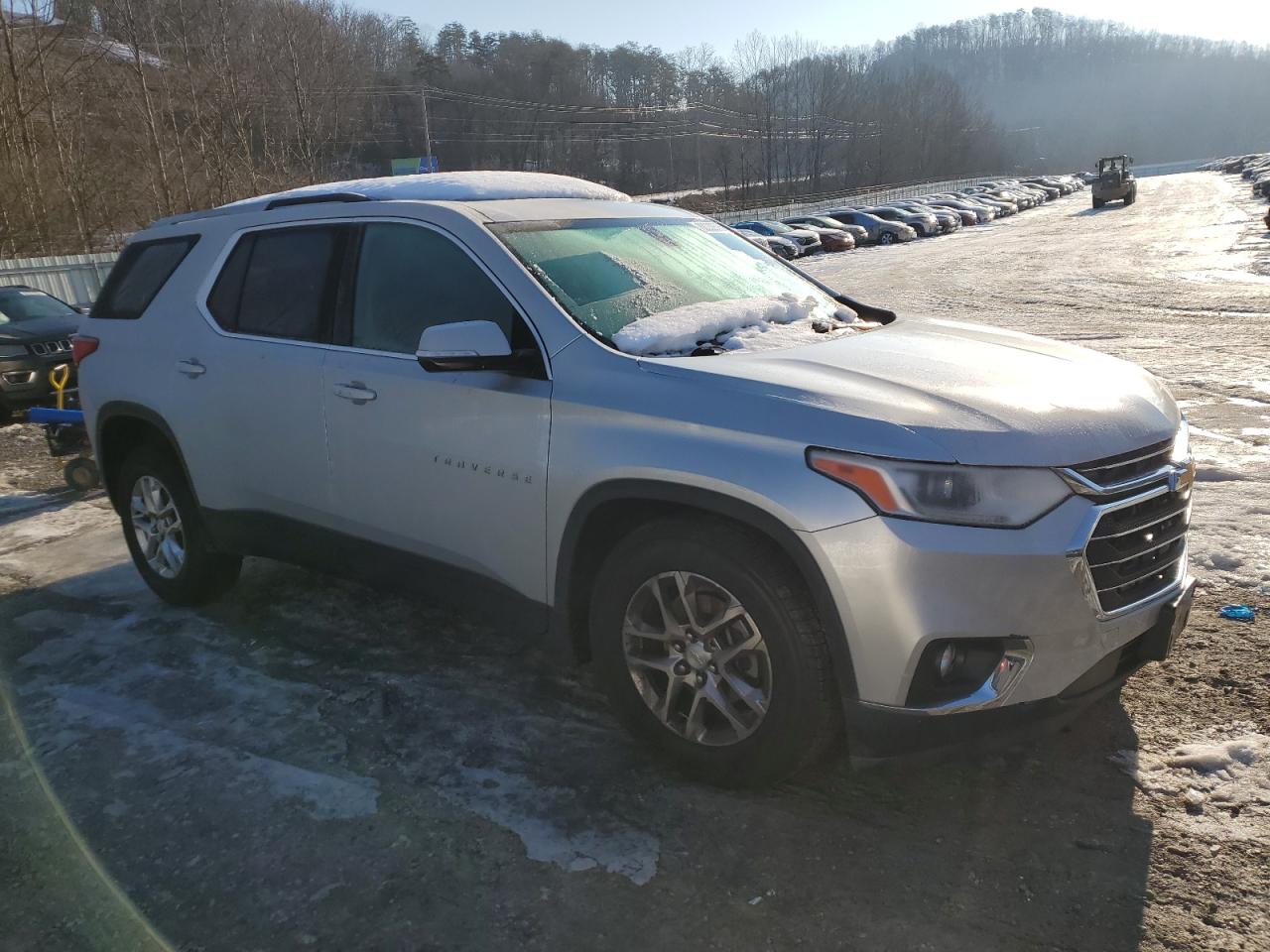 2018 Chevrolet Traverse VIN 1GNEVGKW0JJ146208 Copart auction photo, front end / side damage thumbnail 4