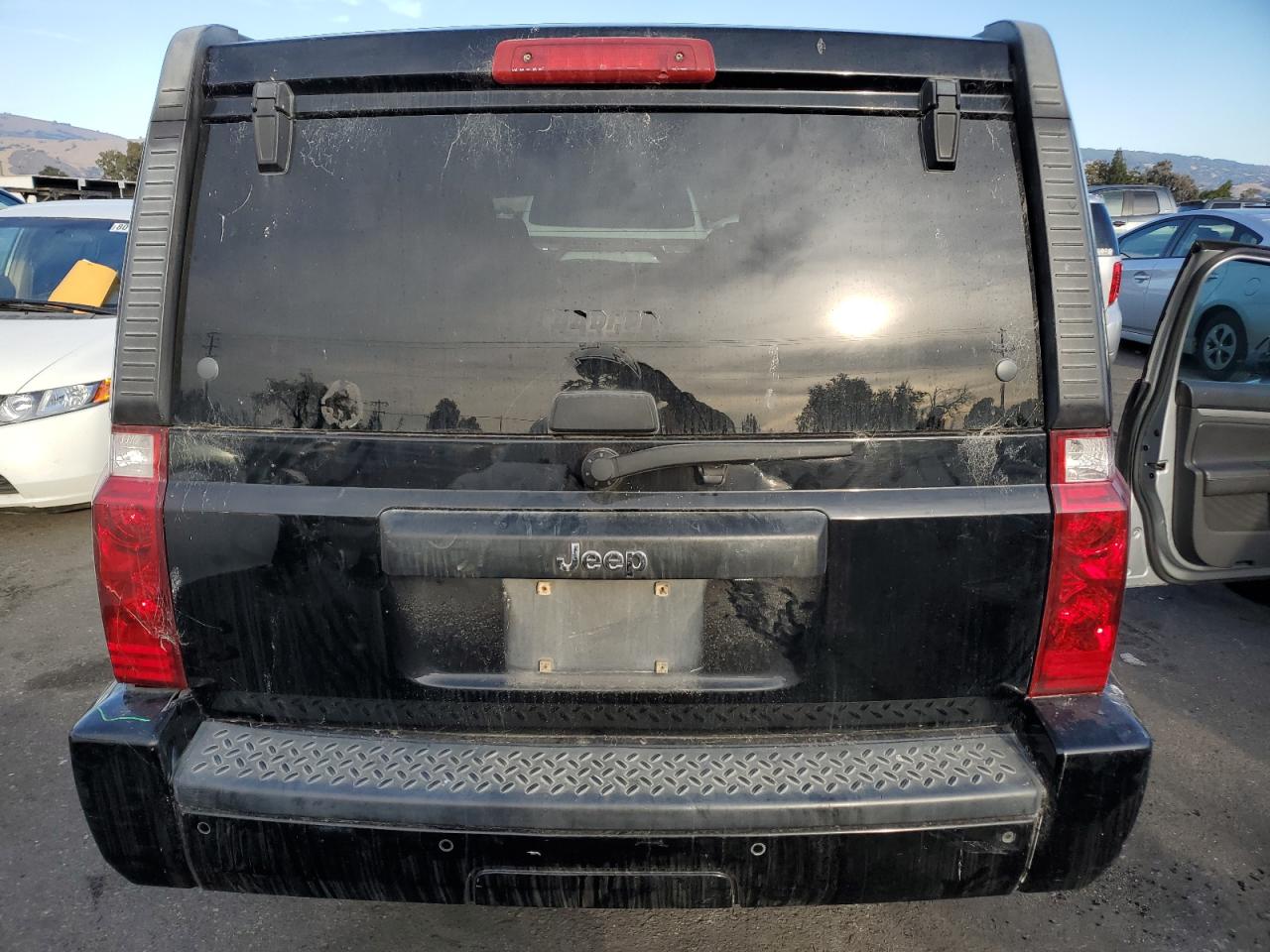 2007 Jeep Commander VIN 1J8HH48K57C587581 Copart auction photo, side / rear end damage thumbnail 6