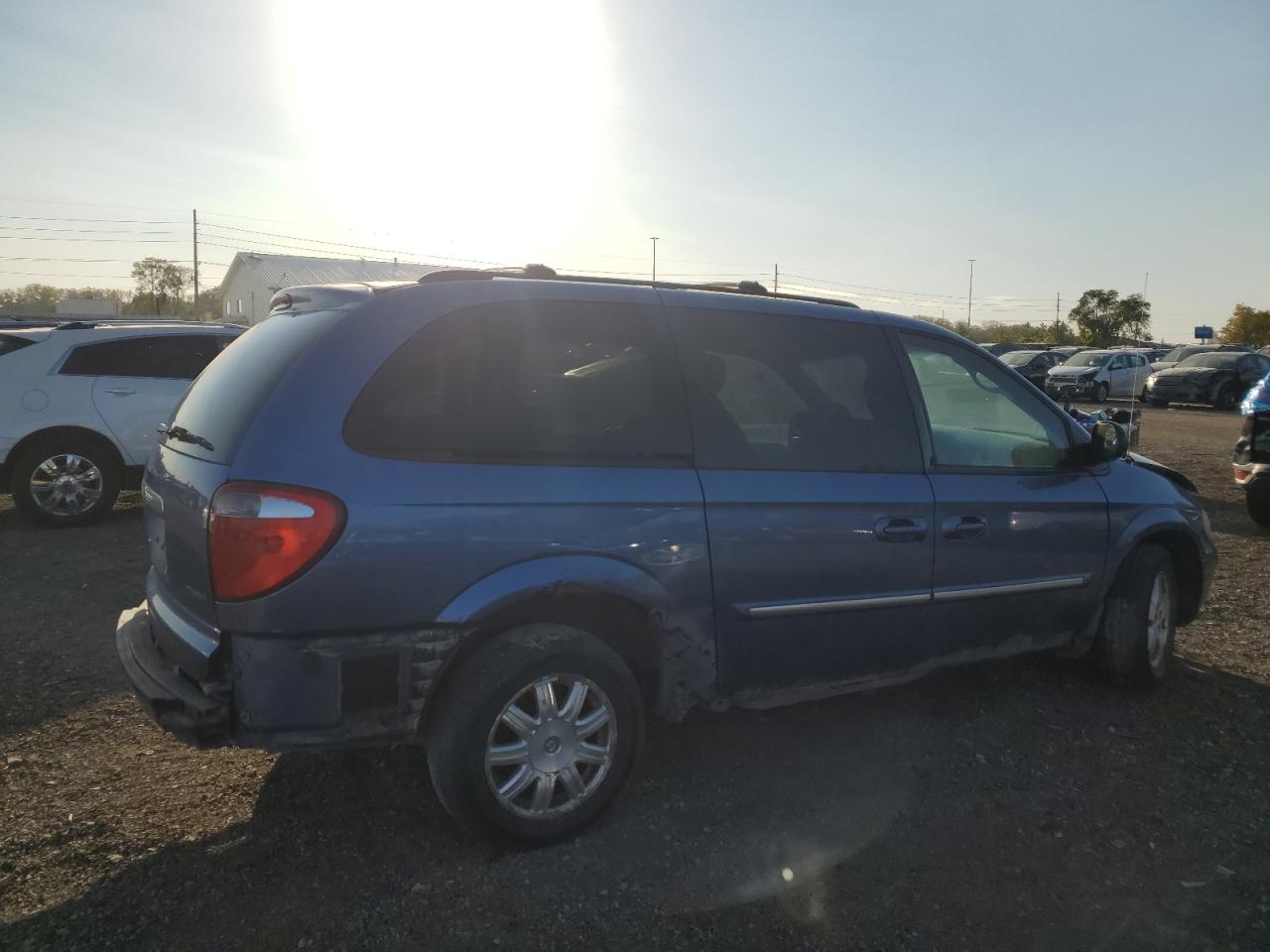 2007 Chrysler Town & Country VIN 2A4GP54L57R125033 Copart auction photo, front end / side damage thumbnail 3