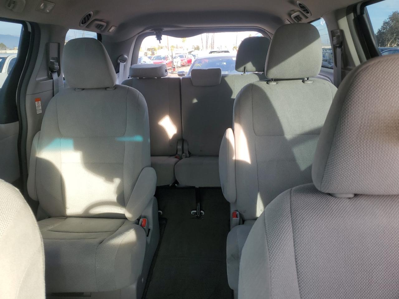 2015 Toyota Sienna VIN 5TDZK3DC1FS559439 Copart auction photo, rear end damage thumbnail 10