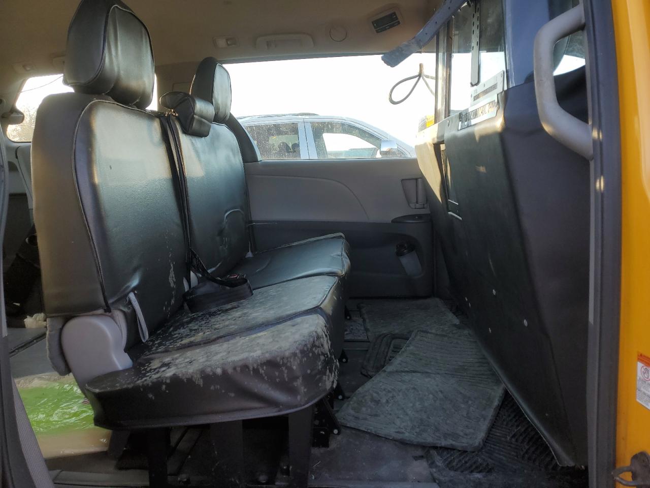 2016 Toyota Sienna VIN 5TDZK3DC5GS717508 Copart auction photo, front end / minor dent/scratches damage thumbnail 11