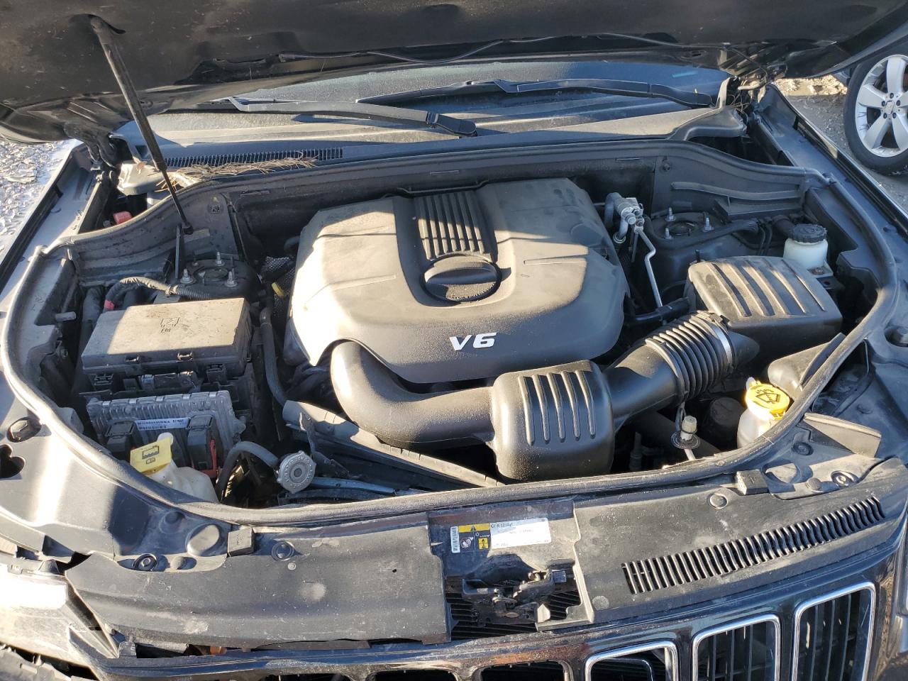 2015 Jeep Grand Cherokee VIN 1C4RJFAG8FC675573 Copart auction photo, front end / minor dent/scratches damage thumbnail 14