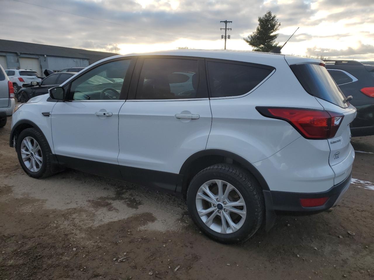 2019 Ford Escape VIN 1FMCU0GD3KUB39833 Copart auction photo, front end / side damage thumbnail 2