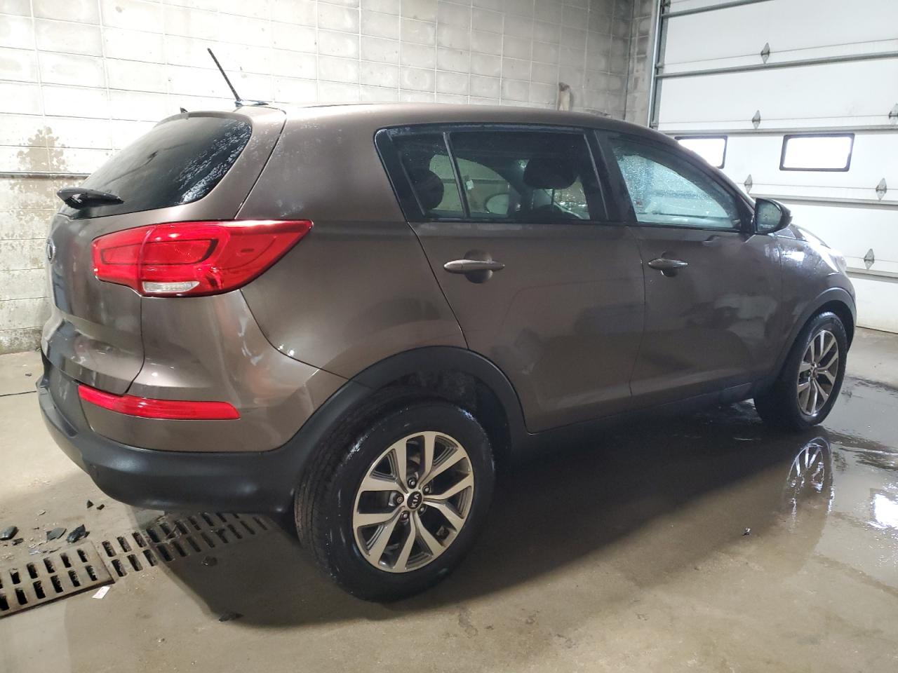 2014 KIA Sportage VIN KNDPBCAC1E7606179 Copart auction photo, all over damage thumbnail 3