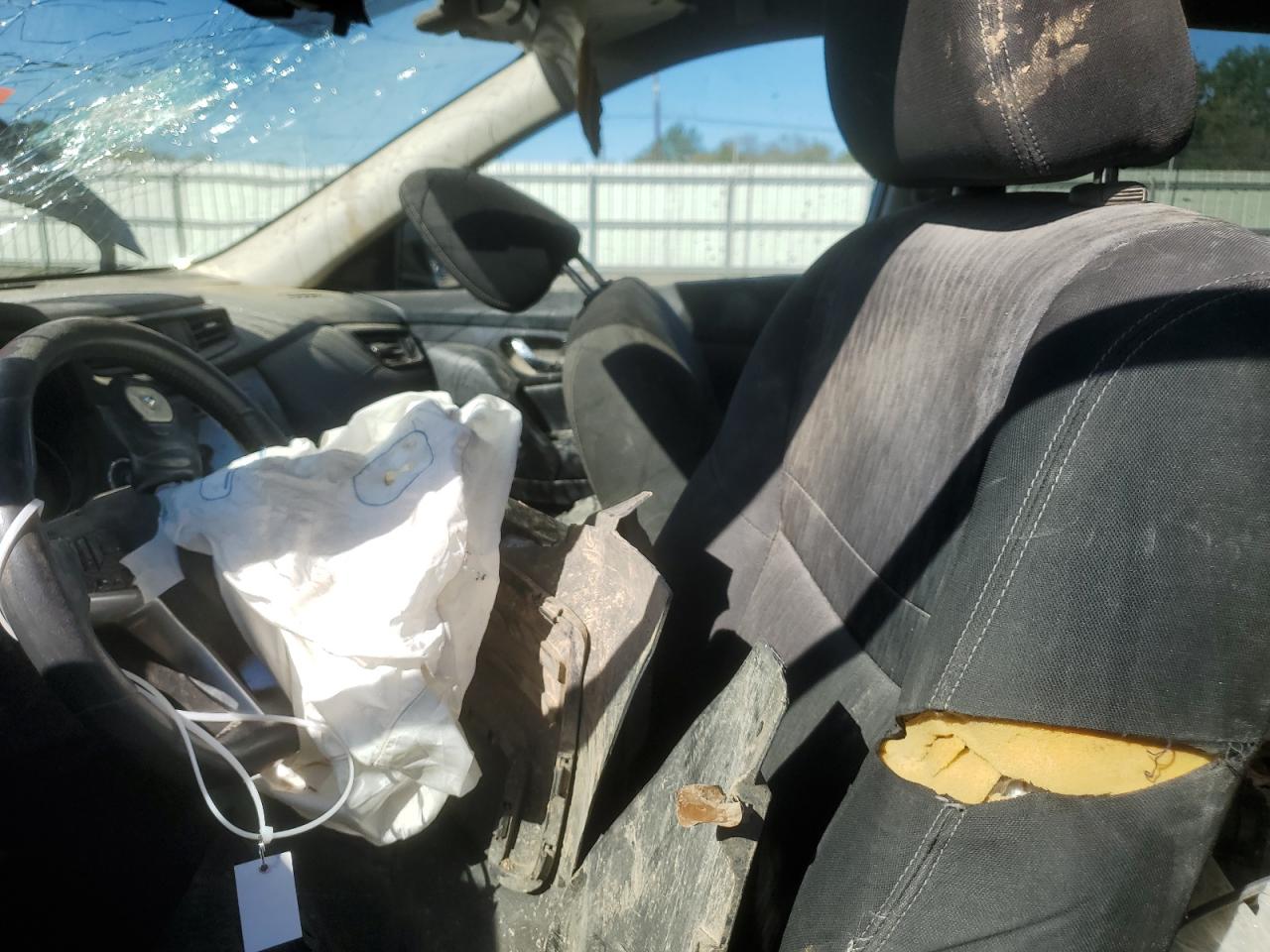 2017 Nissan Rogue VIN KNMAT2MT8HP611375 Copart auction photo, front end / minor dent/scratches damage thumbnail 7