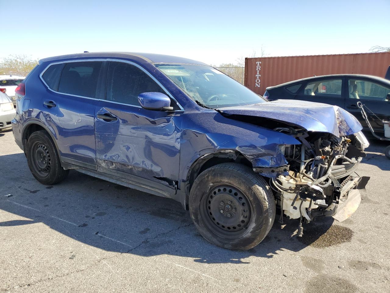 2018 Nissan Rogue VIN KNMAT2MT8JP55563 Copart auction photo, front end / side damage thumbnail 4