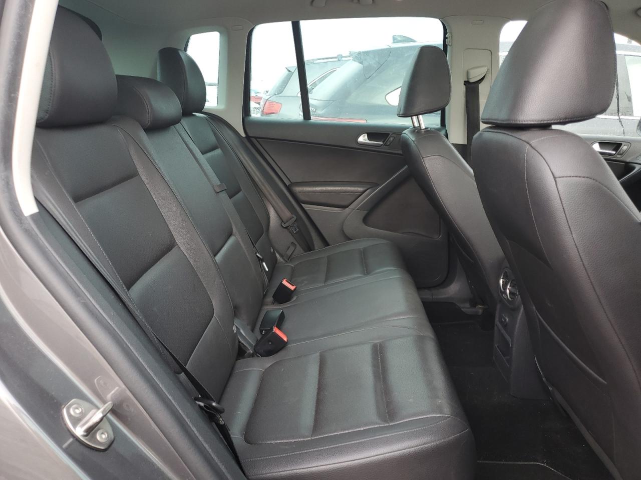 2016 Volkswagen Tiguan VIN WVGBV7AX4GW608055 Copart auction photo, minor dent/scratches damage thumbnail 11