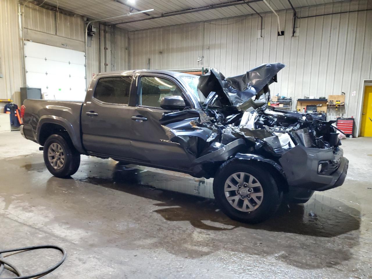 2018 Toyota Tacoma VIN 3TMCZ5AN2JM173818 Copart auction photo, front end / side damage thumbnail 4