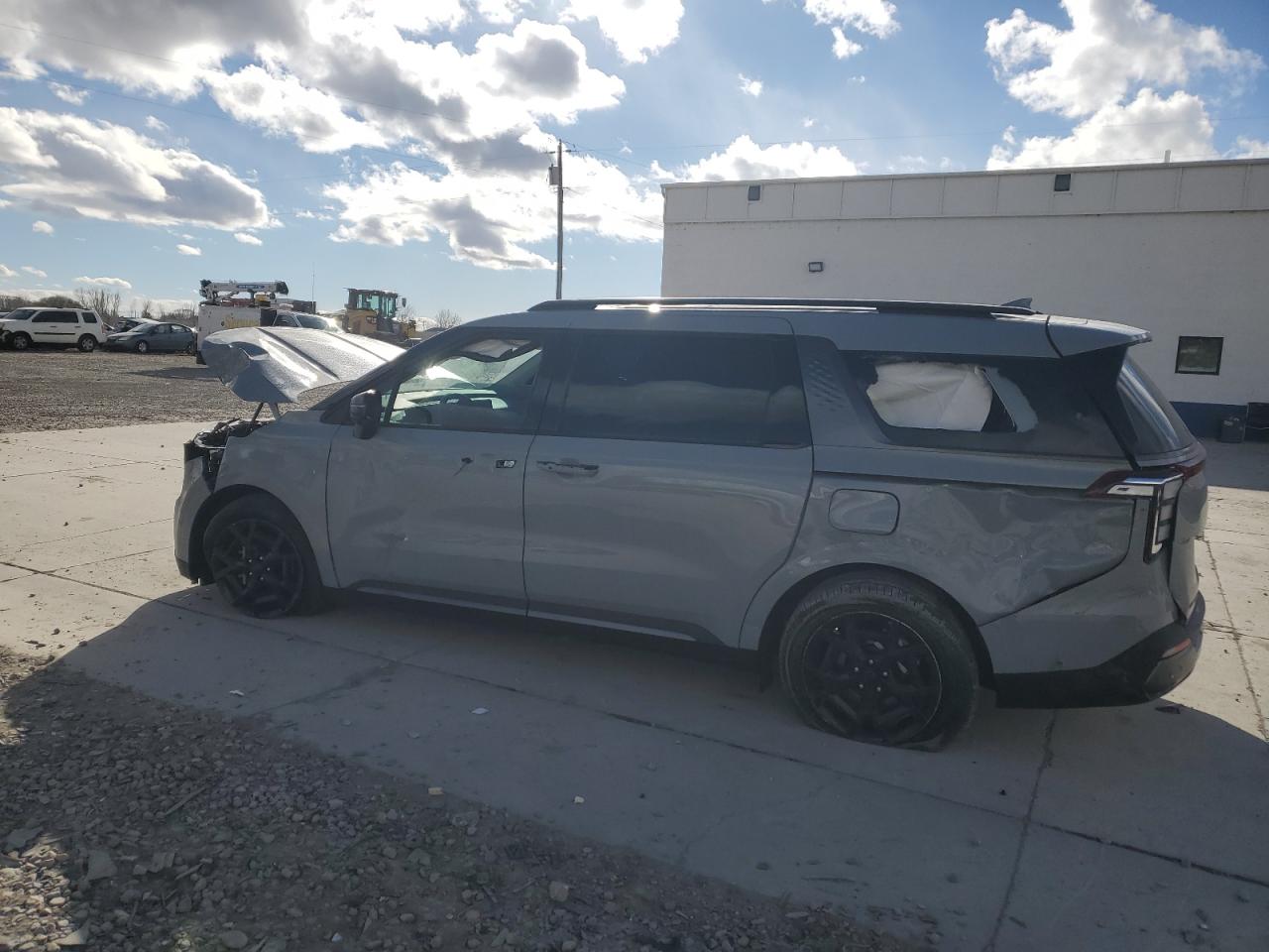 2025 KIA Carnival VIN KNDNE5KA0S6031310 Copart auction photo, rear end / all over damage thumbnail 2
