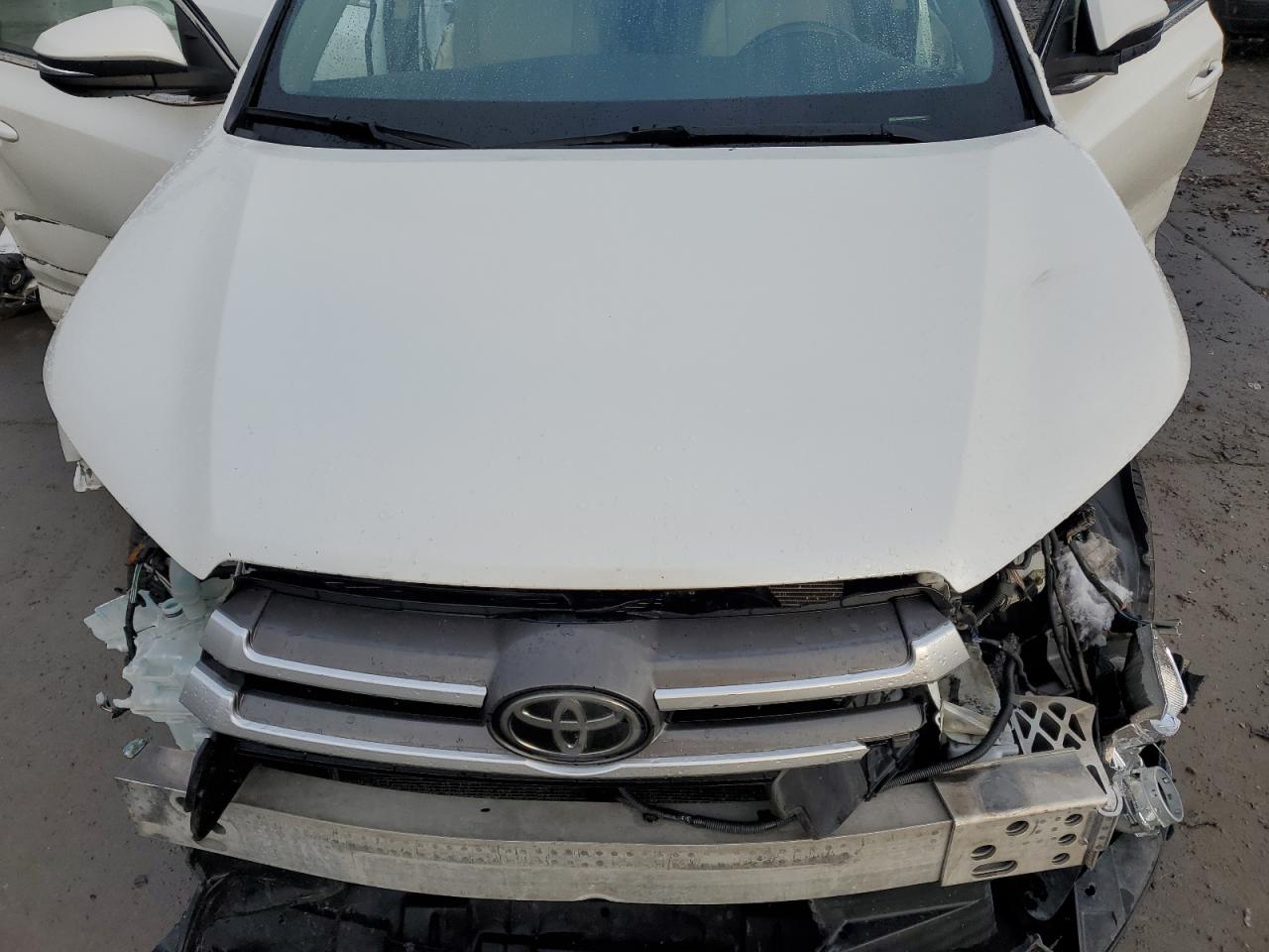 2018 Toyota Highlander VIN 5TDJZRFHXJS533046 Copart auction photo, all over damage thumbnail 13
