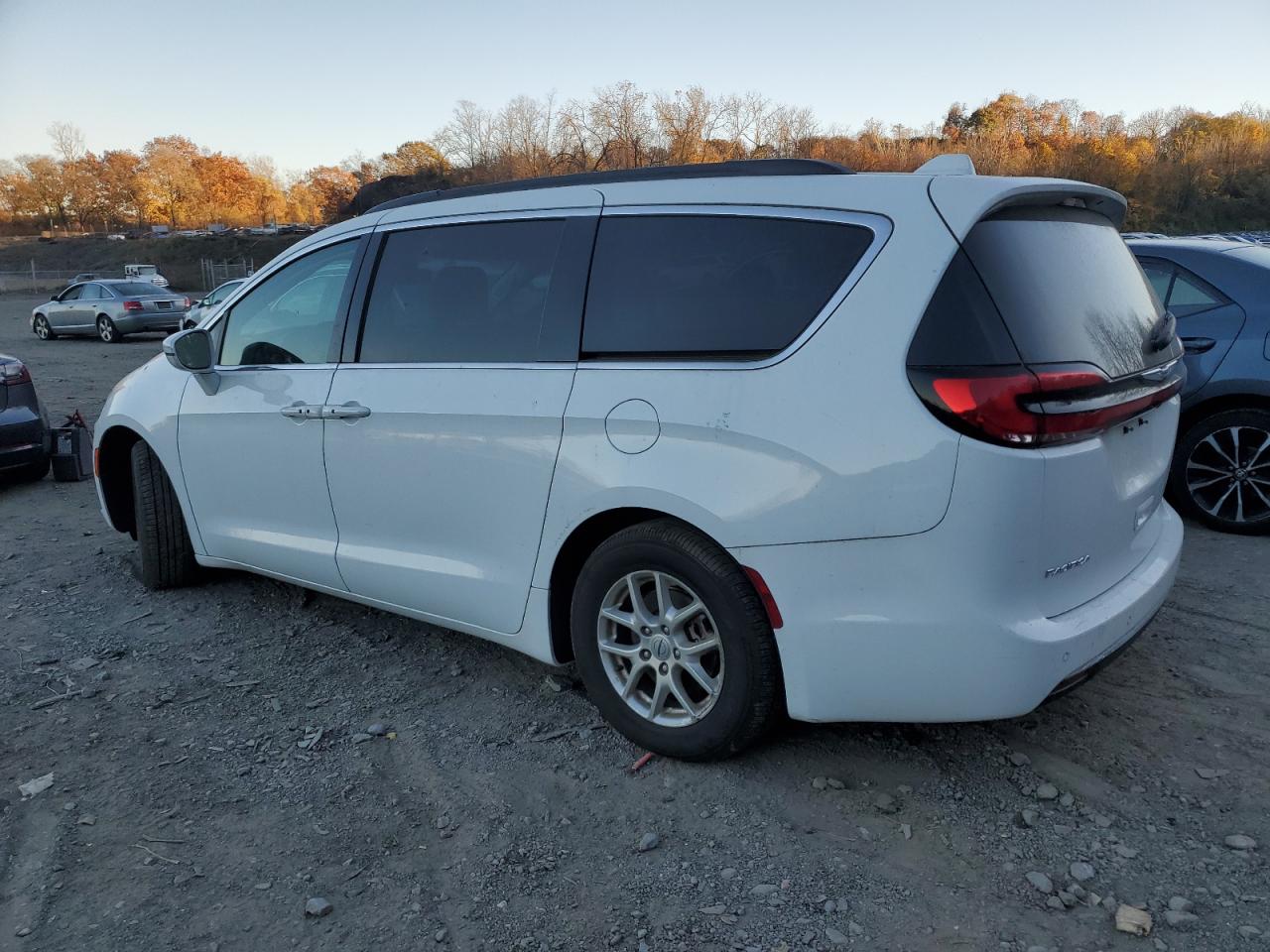 2022 Chrysler Pacifica VIN 2C4RC1BGXNR155764 Copart auction photo, side / minor dent/scratches damage thumbnail 2