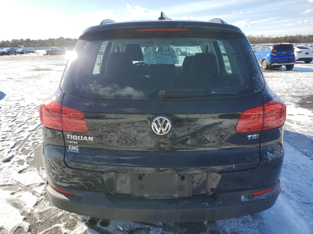 2017 Volkswagen Tiguan VIN WVGAV7AX8HK043233 Copart auction photo, rear end / minor dent/scratches damage thumbnail 6