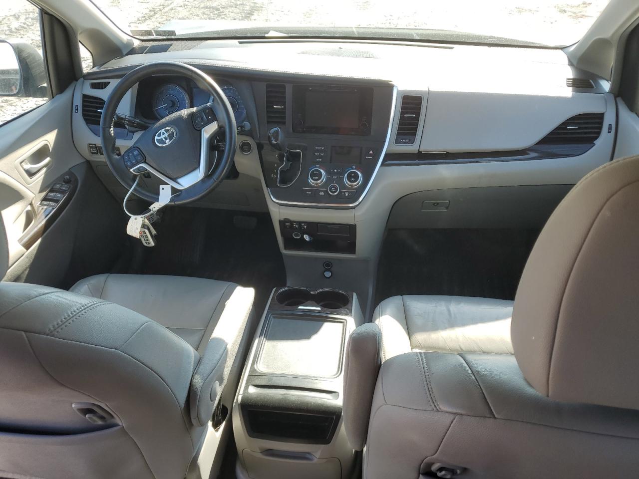 2017 Toyota Sienna VIN 5TDYZ3DC3HS819396 Copart auction photo, front end damage thumbnail 8