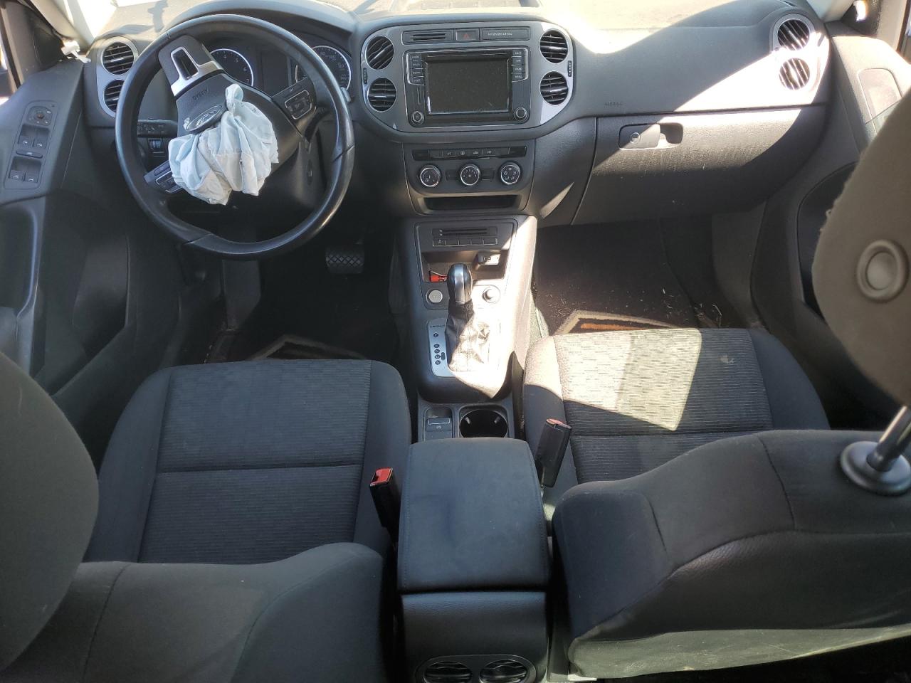 2017 Volkswagen Tiguan VIN WVGBV7AX1HK045104 Copart auction photo, front end / minor dent/scratches damage thumbnail 8