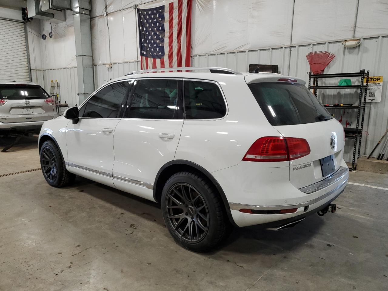 2015 Volkswagen Touareg VIN WVGEP9BP7FD002809 Copart auction photo, water/flood damage thumbnail 2