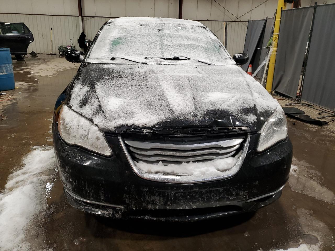 2013 Chrysler 200 VIN 1C3CCBAGXDN737179 Copart auction photo, front end / rear end damage thumbnail 5