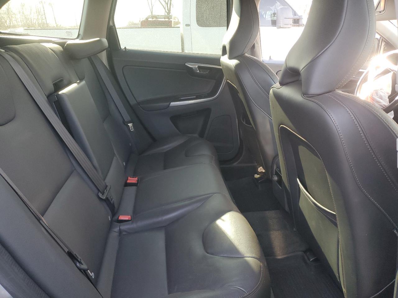 2017 Volvo XC60 VIN YV440MRR8H2021458 Copart auction photo, front end / minor dent/scratches damage thumbnail 11