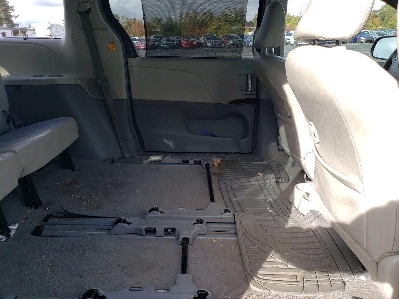 2011 Toyota Sienna VIN 5TDYK3DC5BS079572 Copart auction photo, rear end damage thumbnail 10