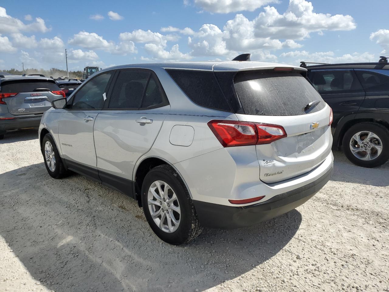 2020 Chevrolet Equinox VIN 3GNAXHEVXLS727198 Copart auction photo, water/flood damage thumbnail 2