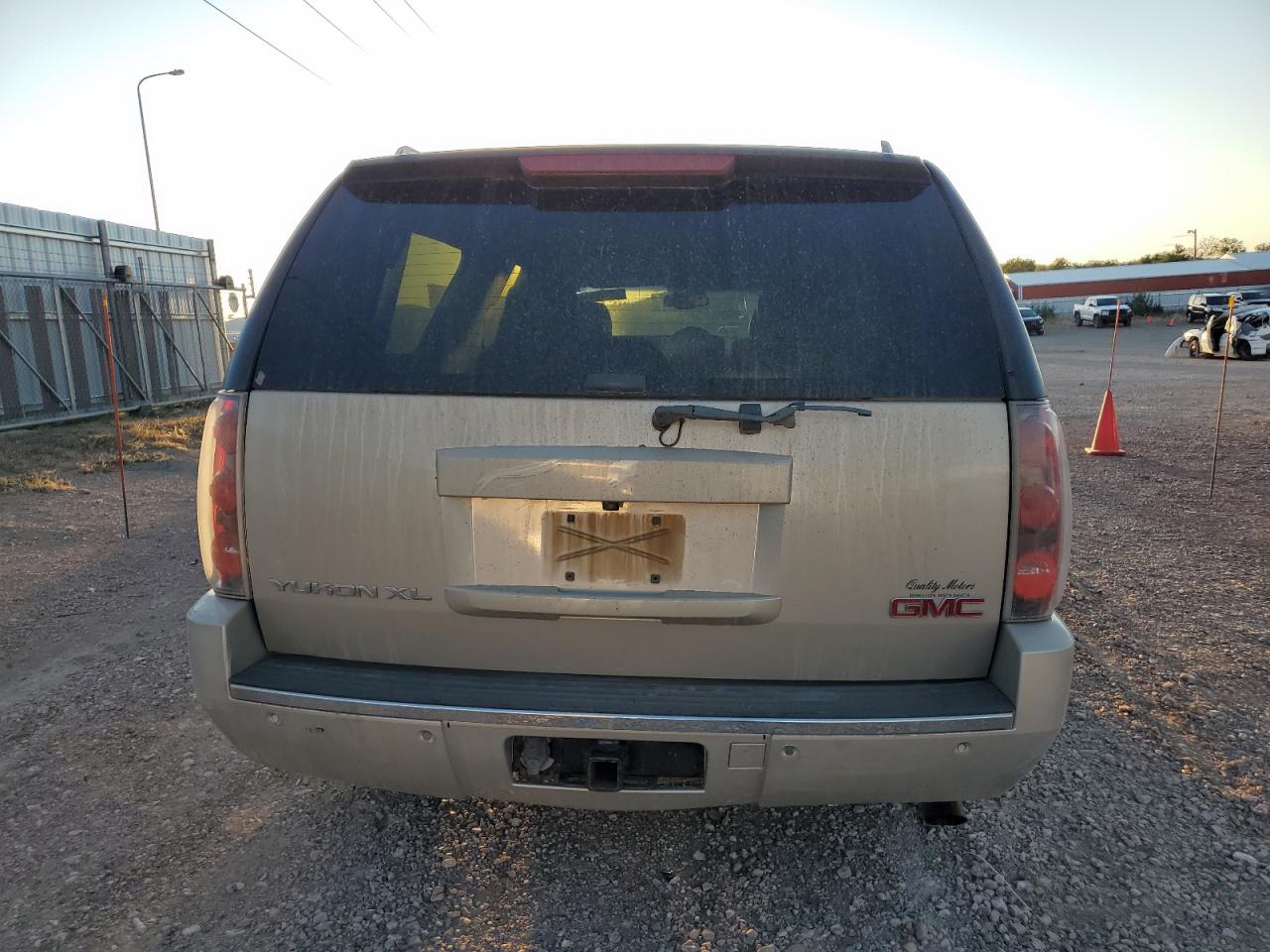 2007 GMC Yukon VIN 1GKFK66877J371072 Copart auction photo, burn - engine damage thumbnail 6