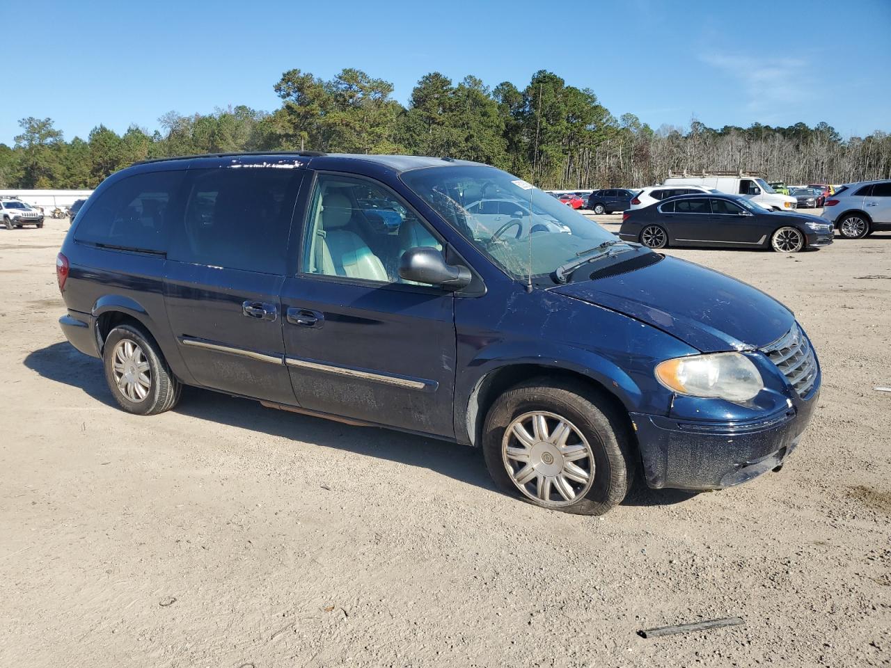 2006 Chrysler Town & Country VIN 2A4GP54L36R799535 Copart auction photo, side / front end damage thumbnail 4