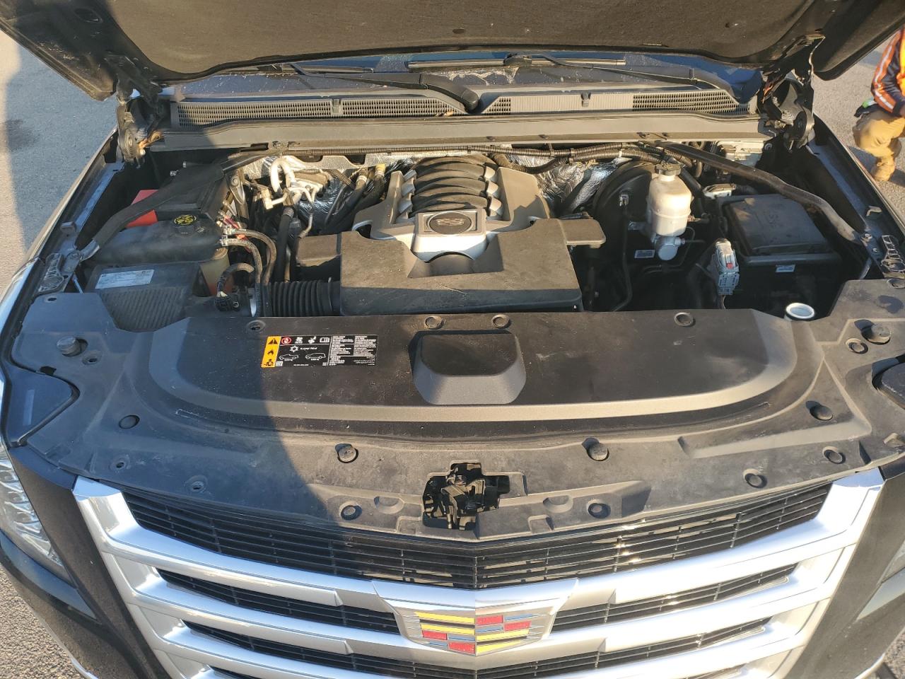 2018 Cadillac Escalade VIN 1GYS4BKJ1JR323804 Copart auction photo, water/flood / minor dent/scratches damage thumbnail 13