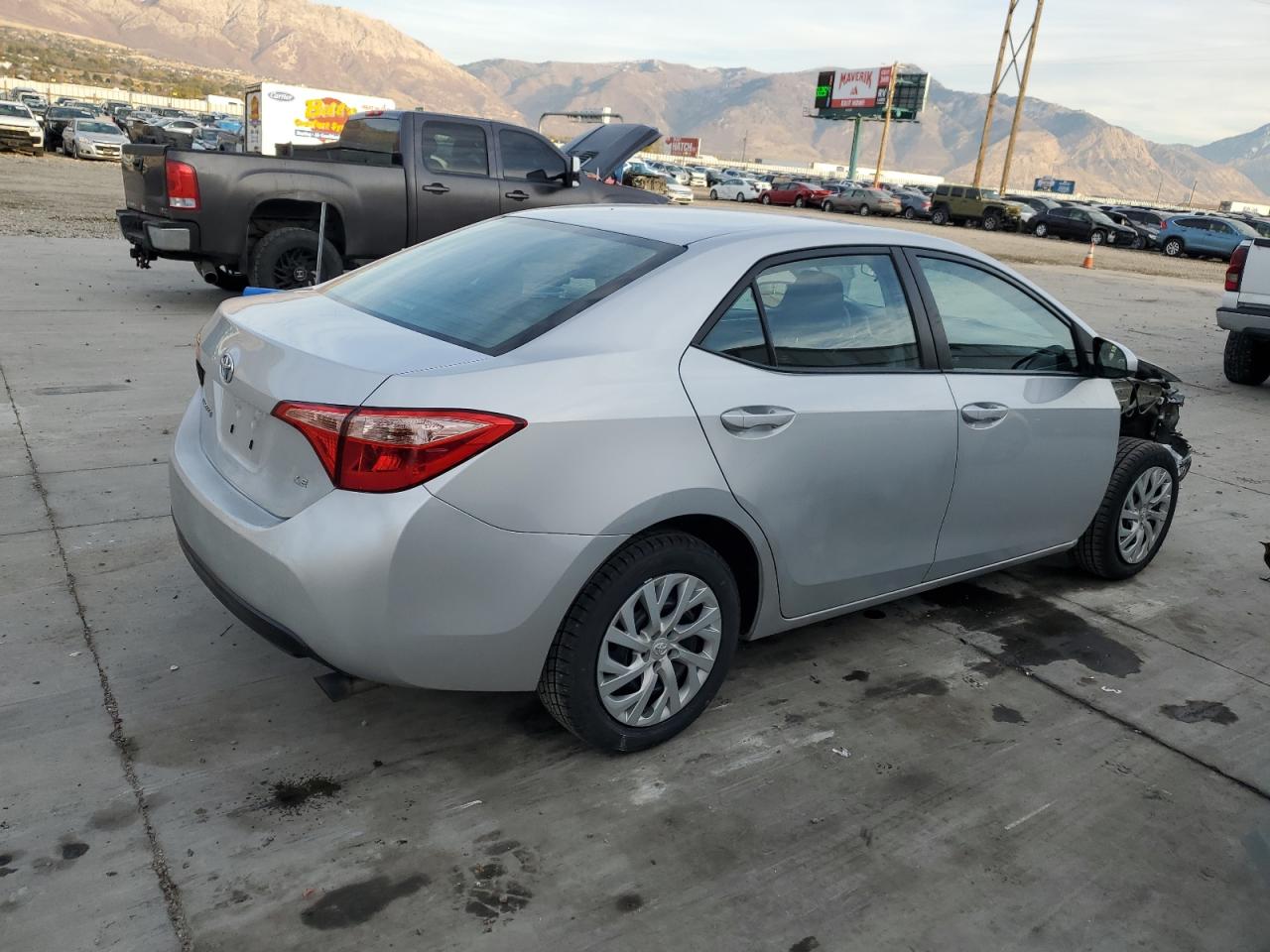 2017 Toyota Corolla VIN 2T1BURHE3HC923642 Copart auction photo, front end damage thumbnail 3