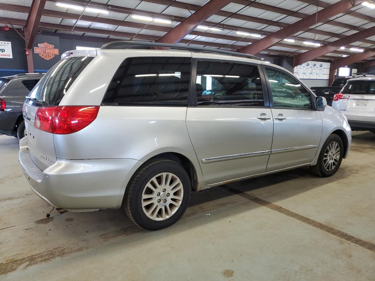 2008 Toyota Sienna VIN 5TDBK22C88S012167 Copart auction photo, minor dent/scratches damage thumbnail 3